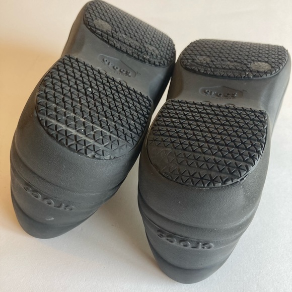 Crocs Comfort Black Rubber Clogs size 7 - Picture 12 of 16